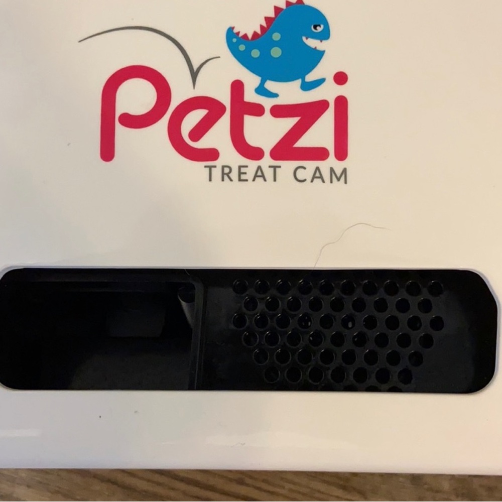 🙋🏻♀️🚛MOVING SALE!🛍️SHOP & SAVE📦📫Petzi Treat Dispensing Pet Camera🌟🐾🐶 - Picture 7 of 11